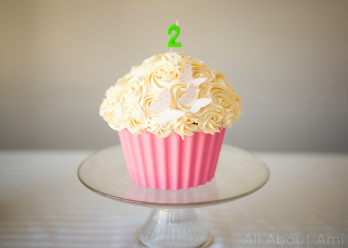 GIANT Birthday Cupcake! - Will Bake for Books