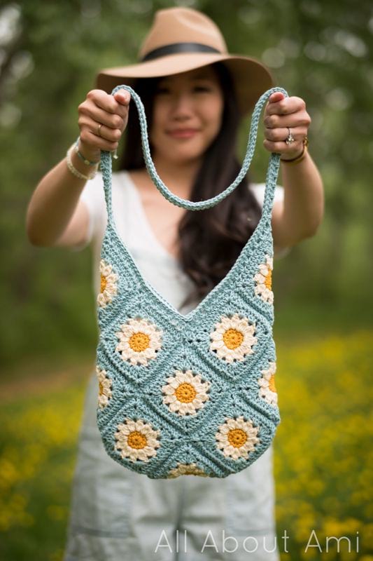 Crochet bag pattern with loop closure – CraftwithJess