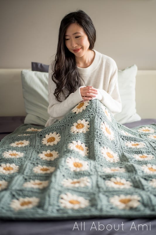 Cozy Days Daisy Blanket - All About Ami