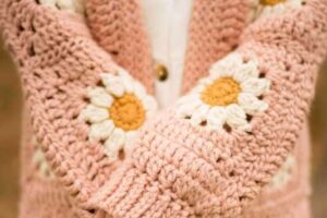 Crochet Kit - Cozy Days Daisy Cardigan – Lion Brand Yarn